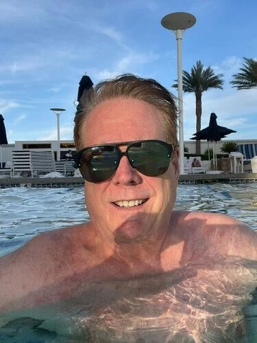 CEOlittleDog Profile image 2